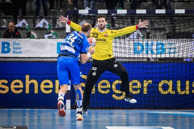 Kai Haefner TVB Stuttgart, 34 vs Kristof Palasics MT Melsungen, 32 GER, TVB 1898 Stuttgart MT Melsungen, DAIKIN HBL, Handball, Bundesliga, Matchday 7, Season 2025 2026, 05 10 2025 GER, TVB 1898 Stuttgart Frisch Auf Goeppingen, DAIKIN HBL, Handball, Bundesliga, Matchday 7, Season 2025 2026, 05 10 2025 Stuttgart Copyright: xSandyxDinkelackerx EP_SDR