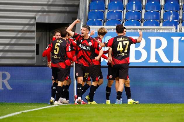 05 10 2025, xavx, Fussball 3 Liga, SV Wehen Wiesbaden TSV 1860 München v l Moritz Flotho SV Wehen Wiesbaden celebrate the goal, Der Torjubel zum 1 0 DFL DFB REGULATIONS PROHIBIT ANY USE OF PHOTOGRAPHS as IMAGE SEQUENCES and or QUASI VIDEO Wiesbaden