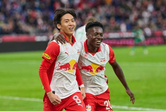 Salzburg, Austria 05 October 2025 Admiral Bundesliga 2025 2026 Sp 9 RB Salzburg vs SK Rapid Vienna In the picture Sota Kitano RB celebrates after his goal to 2 1 with Edmund Baidoo RB Red Bull Arena Copyright: xFotostandx xWassmuth,xFOTOGRAFxJUERGENxxWASSMUTHx