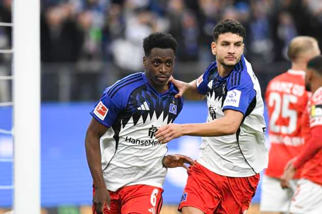 GER 1 FBL,, Hamburger SV vs 1 FSV Mainz 05 05 10 2025, Volksparkstadion, Hamburg, GER 1 FBL, Hamburger SV vs 1 FSV Mainz 05 in picture Albert Sambi Sambi Lokonga Hamburg 06 scores the goal to make it 1 0 for HSV and cheers with Daniel Elfadli Hamburg 08 nordphotoxGmbH xWitke nph00002