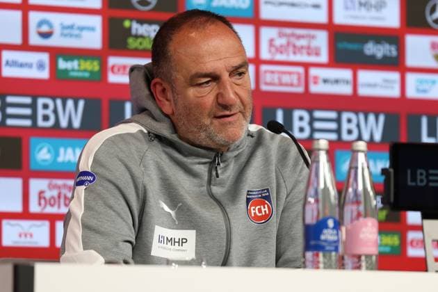 05 10 2025, xrekx, Soccer 1 Bundesliga, VfB Stuttgart 1 FC Heidenheim v l Press Conference Frank Schmidt Trainer 1 FC Heidenheim 1846 DFL DFB REGULATIONS PROHIBIT ANY USE OF PHOTOGRAPHS as IMAGE SEQUENCES and or QUASI VIDEO Stuttgart
