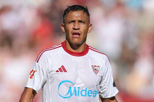ESP: Sevilla FC - FC Barcelona, Barca La Liga EA Sports. Date 8 Alexis Sanchez of Sevilla FC during the La Liga EA Sports match between Sevilla FC and FC Barcelona played at Ramon Sanchez Pizjuan Stadium on October 5, 2025 in Sevilla, Spain. kpng Copyright: xAntonioxPozox xPRESSINx AP_251005_SEV_BAR_2525_1803