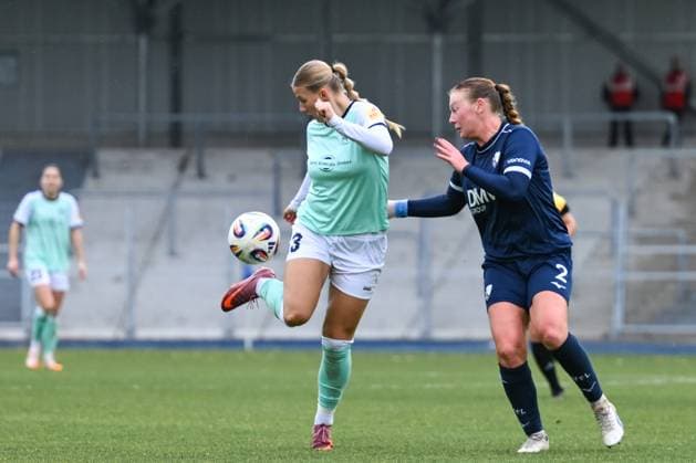 05 10 2025, Football, 2 Womens Bundesliga, 2025 2026, Matchday 6, VfL Bochum 1848 SG 99 Andernach Nina Hainke 13 Andernach takes the ball with her heel