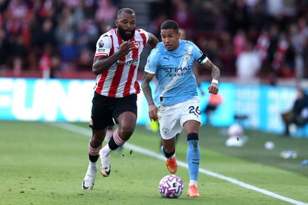London, England, 5th October 2025. Igor Thiago of Brentford and Savio of Manchester City challenge for the ball during the Brentford vs Manchester City Premier League match at Gtech Community Stadium, London. Picture credit should read: Paul Terry Sportimage EDITORIAL USE ONLY. No use with unauthorised audio, video, data, fixture lists, club league logos or live services. Online in-match use limited to 120 images, no video emulation. No use in betting, games or single club league player publications. SPI_024_PT_Brentford_Man_City SPI-4202-0024