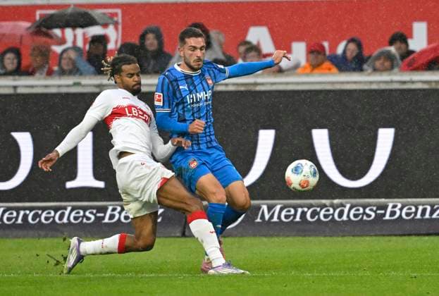 duel, action Arijon Ibrahimovic 1 FC Heidenheim 1846 FCH 22 vs Lorenz Assignon VfB Stuttgart 22 VfB Stuttgart vs 1 FC Heidenheim FCH 05 10 2025 DFL REGULATIONS PROHIBIT ANY USE OF PHOTOGRAPHS AS IMAGE SEQUENCES AND OR QUASI VIDEO VfB Stuttgart vs 1 FC Heidenheim FCH