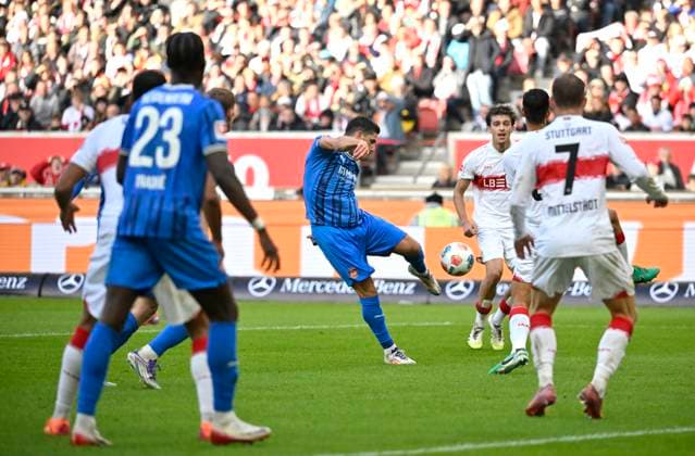 Goal kick Action Goal chance Stefan Schimmer 1 FC Heidenheim 1846 FCH 09 VfB Stuttgart vs 1 FC Heidenheim FCH 05 10 2025 DFL REGULATIONS PROHIBIT ANY USE OF PHOTOGRAPHS AS IMAGE SEQUENCES AND OR QUASI VIDEO VfB Stuttgart vs 1 FC Heidenheim FCH