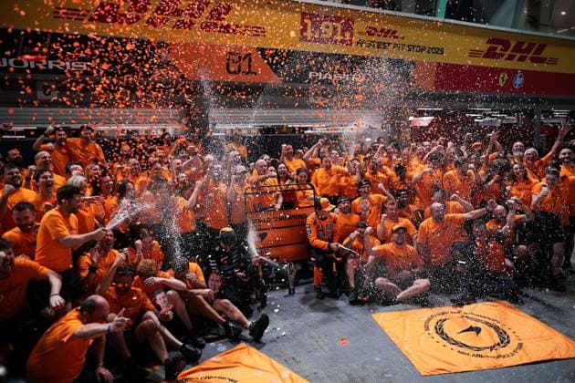 F1 - SINGAPORE GRAND PRIX 2025 McLaren F1 Team Constructor World Champions Celebration during the 2025 Formula 1 Singapore Grand Prix, 18th round of the 2025 FIA Formula One World Championship, WM, Weltmeisterschaft from October 3 to 5, 2025 on the Marina Bay Street Circuit, in Singapore - SingaporeSingapore  Copyright: xEricxAlonsox