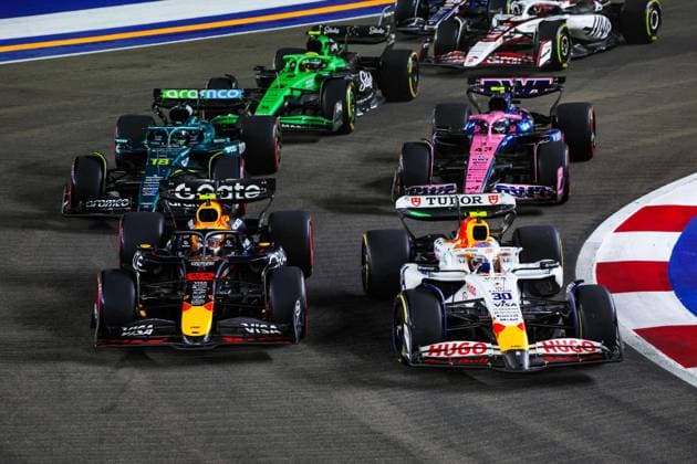 F1 - SINGAPORE GRAND PRIX 2025 22 TSUNODA Yuki (jap), Red Bull Racing RB21, 30 LAWSON Liam (nzl), Visa Cash App RB F1 Team VCARB02, action during the 2025 Formula 1 Singapore Grand Prix, 18th round of the 2025 FIA Formula One World Championship, WM, Weltmeisterschaft from October 3 to 5, 2025 on the Marina Bay Street Circuit, in Singapore - SingaporeSingapore  Copyright: xFLORENTxGOODENx