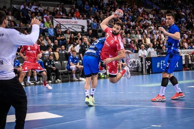 Mohamed Amine Darmoul MT Melsungen, 71 past Patrick Zieker TVB Stuttgart, 25 against goalkeeper Daniel Rebmann TVB Stuttgart, 94 , li GER, TVB 1898 Stuttgart MT Melsungen, DAIKIN HBL, Handball, Bundesliga, Matchday 7, Season 2025 2026, 05 10 2025 GER, TVB 1898 Stuttgart Frisch Auf Goeppingen, DAIKIN HBL, Handball, Bundesliga, Matchday 7, Season 2025 2026, 05 10 2025 Stuttgart Copyright: xSandyxDinkelackerx EP_SDR