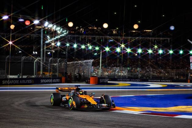 F1 - SINGAPORE GRAND PRIX 2025 81 PIASTRI Oscar (aus), McLaren F1 Team MCL39, action during the 2025 Formula 1 Singapore Grand Prix, 18th round of the 2025 FIA Formula One World Championship, WM, Weltmeisterschaft from October 3 to 5, 2025 on the Marina Bay Street Circuit, in Singapore - SingaporeSingapore  Copyright: xFLORENTxGOODENx