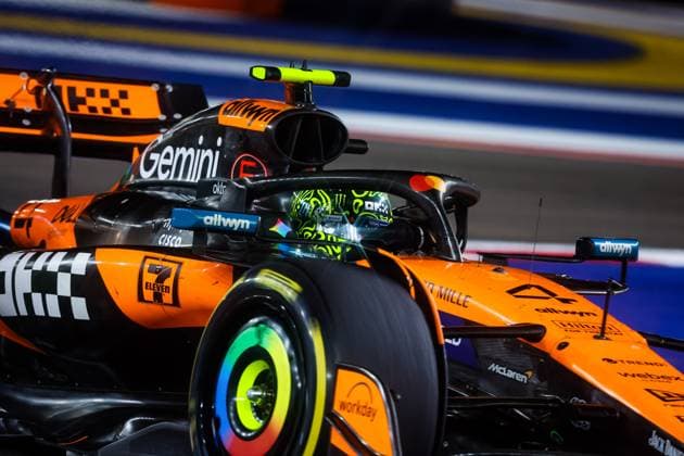 F1 - SINGAPORE GRAND PRIX 2025 04 NORRIS Lando (gbr), McLaren F1 Team MCL39, action during the 2025 Formula 1 Singapore Grand Prix, 18th round of the 2025 FIA Formula One World Championship, WM, Weltmeisterschaft from October 3 to 5, 2025 on the Marina Bay Street Circuit, in Singapore - SingaporeSingapore  Copyright: xFLORENTxGOODENx