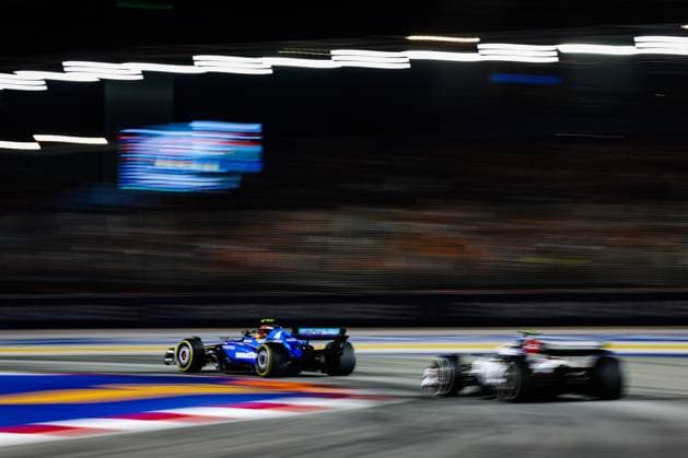 F1 - SINGAPORE GRAND PRIX 2025 55 SAINZ Carlos (spa), Williams Racing FW47, action during the 2025 Formula 1 Singapore Grand Prix, 18th round of the 2025 FIA Formula One World Championship, WM, Weltmeisterschaft from October 3 to 5, 2025 on the Marina Bay Street Circuit, in Singapore - SingaporeSingapore  Copyright: xFLORENTxGOODENx