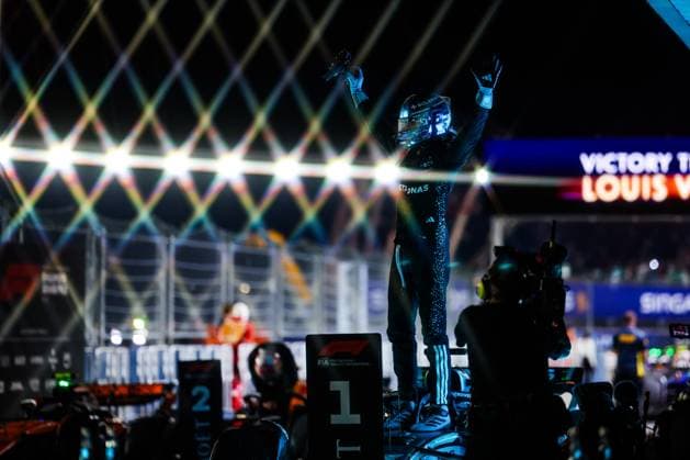 F1 - SINGAPORE GRAND PRIX 2025 RUSSELL George (gbr), Mercedes AMG F1 Team W16, portrait celebrating victory during the 2025 Formula 1 Singapore Grand Prix, 18th round of the 2025 FIA Formula One World Championship, WM, Weltmeisterschaft from October 3 to 5, 2025 on the Marina Bay Street Circuit, in Singapore - SingaporeSingapore  Copyright: xFLORENTxGOODENx