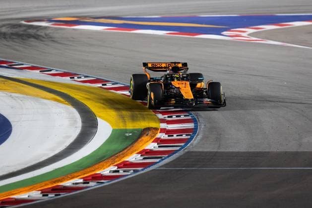 F1 - SINGAPORE GRAND PRIX 2025 81 PIASTRI Oscar (aus), McLaren F1 Team MCL39, action during the 2025 Formula 1 Singapore Grand Prix, 18th round of the 2025 FIA Formula One World Championship, WM, Weltmeisterschaft from October 3 to 5, 2025 on the Marina Bay Street Circuit, in Singapore - SingaporeSingapore  Copyright: xDPPIx
