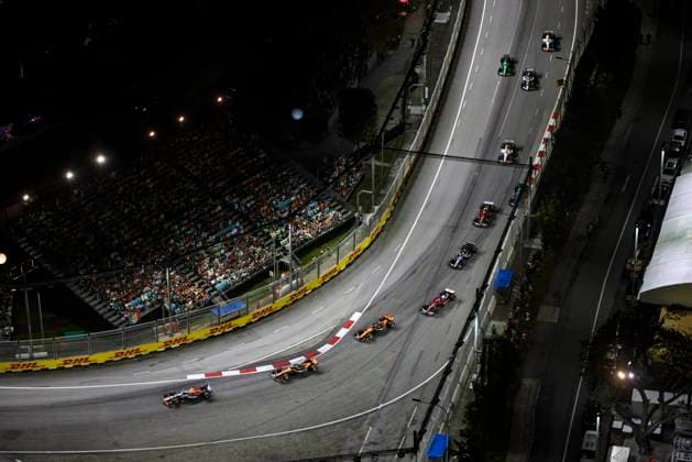 F1 - SINGAPORE GRAND PRIX 2025 01 VERSTAPPEN Max (nld), Red Bull Racing RB21, action 04 NORRIS Lando (gbr), McLaren F1 Team MCL39, action 81 PIASTRI Oscar (aus), McLaren F1 Team MCL39, action 16 LECLERC Charles (mco), Scuderia Ferrari SF-25, action 12 KIMI ANTONELLI Andrea (ita), Mercedes AMG F1 Team W16, action during the 2025 Formula 1 Singapore Grand Prix, 18th round of the 2025 FIA Formula One World Championship, WM, Weltmeisterschaft from October 3 to 5, 2025 on the Marina Bay Street Circuit, in Singapore - SingaporeSingapore  Copyright: xXavixBonillax