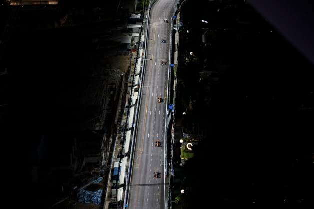 F1 - SINGAPORE GRAND PRIX 2025 01 VERSTAPPEN Max (nld), Red Bull Racing RB21, action 04 NORRIS Lando (gbr), McLaren F1 Team MCL39, action 81 PIASTRI Oscar (aus), McLaren F1 Team MCL39, action 16 LECLERC Charles (mco), Scuderia Ferrari SF-25, action during the 2025 Formula 1 Singapore Grand Prix, 18th round of the 2025 FIA Formula One World Championship, WM, Weltmeisterschaft from October 3 to 5, 2025 on the Marina Bay Street Circuit, in Singapore - SingaporeSingapore  Copyright: xXavixBonillax