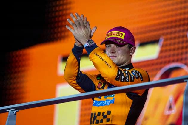 F1 - SINGAPORE GRAND PRIX 2025 NORRIS Lando (gbr), McLaren F1 Team MCL39, portrait podium during the 2025 Formula 1 Singapore Grand Prix, 18th round of the 2025 FIA Formula One World Championship, WM, Weltmeisterschaft from October 3 to 5, 2025 on the Marina Bay Street Circuit, in Singapore - SingaporeSingapore  Copyright: xXavixBonillax