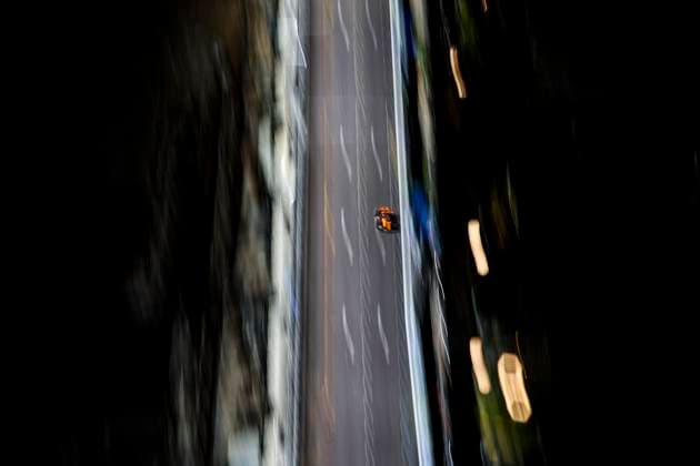 F1 - SINGAPORE GRAND PRIX 2025 81 PIASTRI Oscar (aus), McLaren F1 Team MCL39, action during the 2025 Formula 1 Singapore Grand Prix, 18th round of the 2025 FIA Formula One World Championship, WM, Weltmeisterschaft from October 3 to 5, 2025 on the Marina Bay Street Circuit, in Singapore - SingaporeSingapore  Copyright: xXavixBonillax