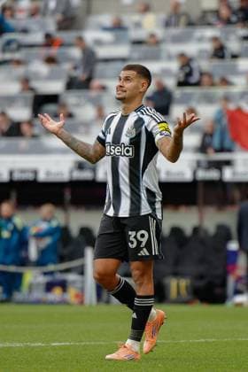 5th October 2025; St James Park, Newcastle, England; Premier League Football, Newcastle United versus Nottingham Forest; Bruno Guimaraes of Newcastle United celebrates at full time after their 2-0 win  CraigxCowan