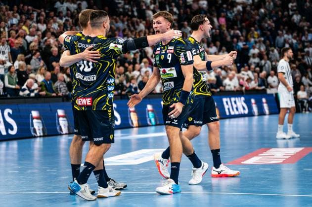 Rhein Neckar Loewen cheers after draw end of match, Jannik Kohlbacher Rhein Neckar Loewen, 80 , Steven Plucnar Jacobsen Rhein Neckar Loewen, 09 , Robert Timmermeister Rhein Neckar Loewen, 07 , GER, THW Kiel vs Rhein Neckar Loewen, Handball, Bundesliga, Matchday 7, Season 2025 2026, 05 10 2025 GER, THW Kiel vs Rhein Neckar Loewen, Handball, Bundesliga, Matchday 7, Season 2025 2026, 05 10 2025 Kiel Copyright: xEibner-Pressefoto MaxxVincenx EP_MVN
