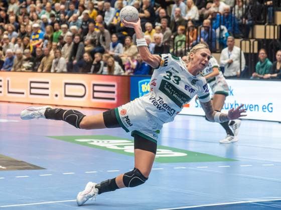 Luisa Schulze Frisch Auf Frauen, 33 free at the circle, Buxtehuder SV vs Frisch Auf Goeppingen, Handball, 1 Bundesliga, Season 2025 2026, 05 10 2025 Buxtehuder SV vs Frisch Auf Goeppingen, Handball, 1 Bundesliga, Season 2025 2026, 05 10 2025 Buxtehude Copyright: xEibner-Pressefoto MichaelxSchmidx EP_MST