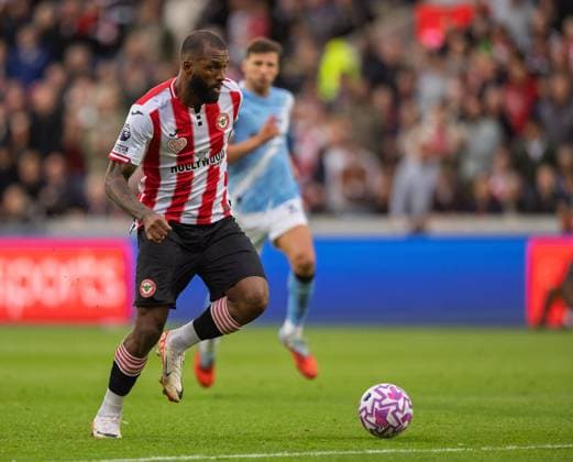 Brentford v Manchester City Premier League Igor Thiago of Brentford goes through on goal during the Premier League match at the Gtech Community Stadium, Brentford UK Newspapers OUT Copyright: xGraemexWilcocksonx FIL-22323-0099
