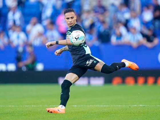 ESP: RCD Espanyol v CA Osasuna. La Liga EA Sports. Date 8 Antony of Real Betis during the La Liga EA Sports match between RCD Espanyol and Real Betis played at RCDE Stadium on October 5, 2025 in Barcelona, Spain. kpng Copyright: xSergioxRuizx xPRESSINx PS_2501005_ESP_BET_2526_003