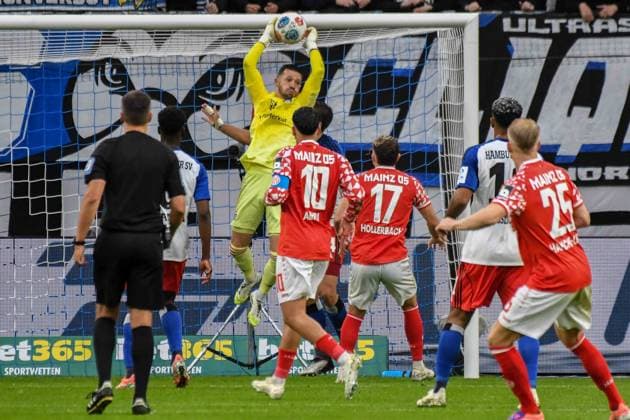 Heuer Fernandes Daniel HSV catches the ball Germany , Hamburg , Volksparkstadion , Football , 1 Bundesliga , Hamburger SV FSV Mainz 05
