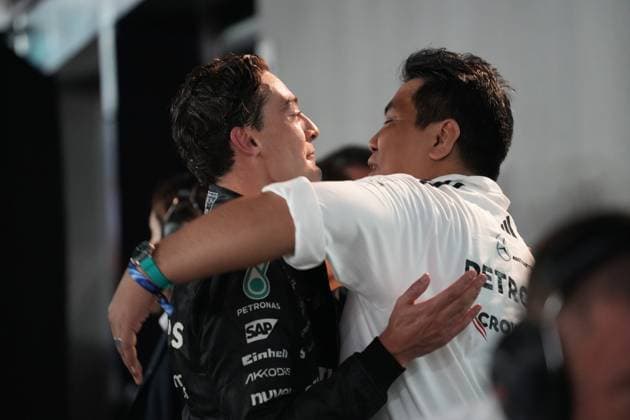05.10.2025, Marina Bay Street Circuit, Singapore, FORMULA 1 SINGAPORE AIRLINES SINGAPORE GRAND PRIX 2025 , im Bild Sieger George Russell (GBR), Mercedes-AMG Petronas Formula One Team (Photo by Hasan Bratic DeFodi Images) 05 10 2025, Marina Bay Street Circuit, Singapore, FORMULA 1 SINGAPORE AIRLINES SINGAPORE GRAND PRIX 2025 , in the picture winner George Russell GBR , Mercedes AMG Petronas Formula One Team Photo by Hasan Bratic DeFodi Images