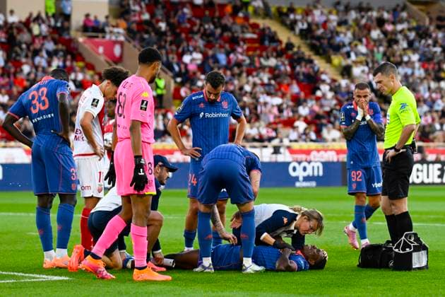 FOOTBALL : AS Monaco VS OGC Nice - Ligue 1 McDonald s - 05 10 2025 Injury MoÃ¯se Bombito (OGC Nice) - Ligue 1 McDonald s match between AS Monaco and OGC Nice on October 5, 2025 at the Louis II Stadium in Monaco. MonacoMonaco  Copyright: xWilliamxCannarellax