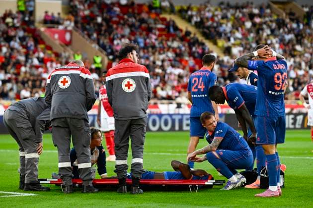 FOOTBALL : AS Monaco VS OGC Nice - Ligue 1 McDonald s - 05 10 2025 Injury MoÃ¯se Bombito (OGC Nice) - Ligue 1 McDonald s match between AS Monaco and OGC Nice on October 5, 2025 at the Louis II Stadium in Monaco. MonacoMonaco  Copyright: xWilliamxCannarellax