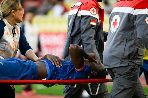 FOOTBALL : AS Monaco VS OGC Nice - Ligue 1 McDonald s - 05 10 2025 Injury MoÃ¯se Bombito (OGC Nice) - Ligue 1 McDonald s match between AS Monaco and OGC Nice on October 5, 2025 at the Louis II Stadium in Monaco. MonacoMonaco  Copyright: xWilliamxCannarellax