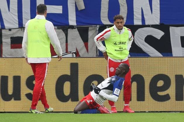 05 10 2025, xtgx, Fussball 1 Bundesliga, Hamburger SV 1 FSV Mainz 05 emspor, v l Jean Luc Dompe HSV, 7 Jubel, Torjubel, jubelt ueber das Tor, celebrate the goal, celebration DFL DFB REGULATIONS PROHIBIT ANY USE OF PHOTOGRAPHS as IMAGE SEQUENCES and or QUASI VIDEO Hamburg