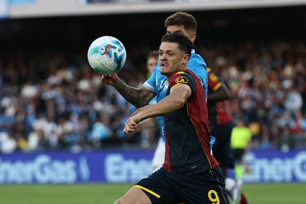 Genoa™s Vitinha during the Serie A soccer match between Napoli and Genoa at the Diego Armando Maradona Stadium in Naples, southern italy - Sunday , October 05 , 2025. - Soccer .  Copyright: xAlessandroxGarofalo LaPressex