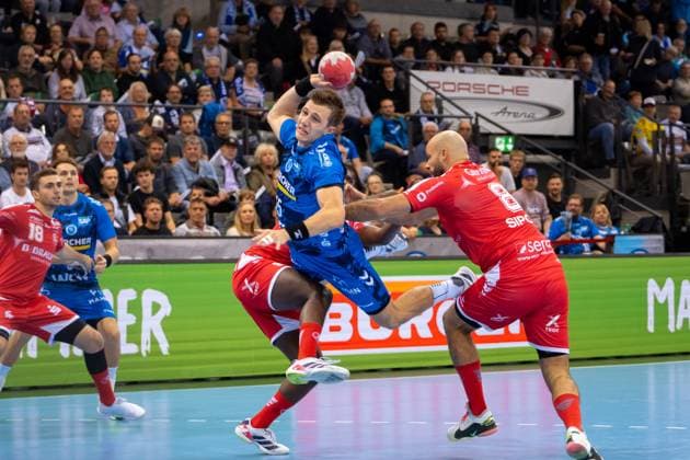 Handball I Men I Season 2025 2026 I Bundesliga I 7 Matchday I TVB Stuttgart MT Melsungen I 05 10 2025 Simone Mengon 15, TVB Stuttgart im Wurf Stuttgart Porsche Arena Baden Württemberg Germany Copyright: xLobeca MaxxPetershansx