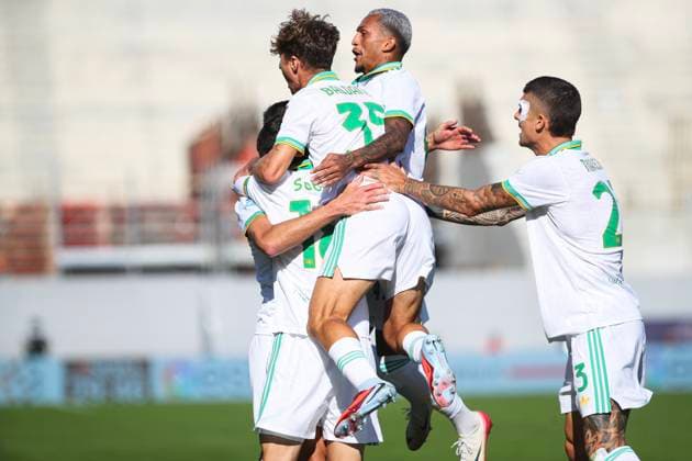 Bryan Cristante of AS Roma celebrates with team mates the goal of 1-2 scored during the serie A match between ACF Fiorentina and AS Roma at Artemio Franchi Stadium in Firenze (Italy), October 05,2025. massimilianoxcarnabuci