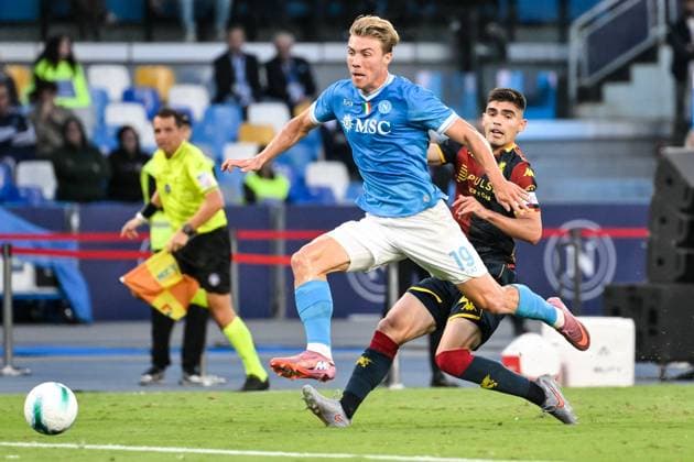 Rasmus Hojlund of SSC Napoli and Johan Vasquez of Genoa CFC during the Serie A 2025 2026 football match between SSC Napoli and Genoa CFC at Diego Armando Maradona stadium in Naples (Italy), October 5, 2025. andreaxstaccioli