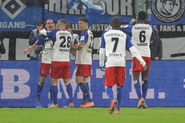 GER, xFSx ,Hamburg, HSV , 1 Bundesliga , Soccer, DFL, Hamburger SV , am Hamburger Volksparkstadion , 1 FSV Mainz 05 , 05 10 2025 v l Hamburger SV celebrates the 4 0 by Rayan Philippe Hamburger SV ,14 DFL regulations prohibit any use of photographs as image sequences and or quasi video Copyright: HMBxMedia FernandoxSoares