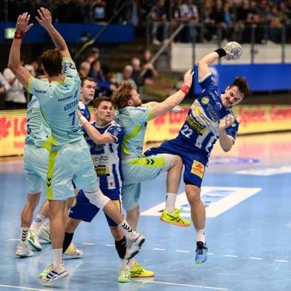 Felix, Aellen center back, ThSV Eisenach, 22 , Tom, Kiesler RL, VfL Gummersbach, 30 , Julian, Koester RL, VfL Gummersbach, 7 , Vincent, Buechner left wing, ThSV Eisenach, 74 , Max Beneke ThSV Eisenach, 9 GER, Thuringia, ThSV Eisenach vs VfL Gummersbach, 1 Daikin Handball Bundesliga, Handball, Matchday 7, Season 2025 2026, Sunday, 05 10 2025 GER, Thuringia, ThSV Eisenach vs VfL Gummersbach, 1 Daikin Handball Bundesliga, Handball, Matchday 7, Season 2025 2026, Sunday, 05 10 2025 Eisenach Copyright: xEibner-Pressefoto MartinxHerbstx EP_MHT