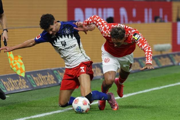 GER, xFSx ,Hamburg, HSV , 1 Bundesliga , Football, DFL, Hamburger SV , am Hamburger Volksparkstadion , 1 FSV Mainz 05 , 05 10 2025 v l Daniel Elfadli Hamburger SV ,8 , Armindo Sieb 1 FSV Mainz 05 ,11 DFL regulations prohibit any use of photographs as image sequences and or quasi video Copyright: HMBxMedia FernandoxSoares