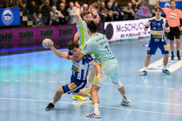 Stephan, Seitz Rueckraum Rechts, ThSV Eisenach, 44 , Julian, Koester RL, VfL Gummersbach, 7 , Tom, Kiesler RL, VfL Gummersbach, 30 GER, Thuringia, ThSV Eisenach vs VfL Gummersbach, 1 Daikin Handballbundesliga, Handball, Matchday 7, Season 2025 2026, Sunday, 05 10 2025 GER, Thuringia, ThSV Eisenach v VfL Gummersbach, 1 Daikin Handballbundesliga, Handball, Matchday 7, Season 2025 2026, Sunday, 05 10 2025 Eisenach Copyright: xEibner-Pressefoto MartinxHerbstx EP_MHT