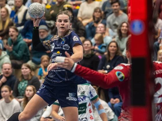 Teresa von Prittwitz Buxtehuder SV, 28 appears alone in front of the goal, Buxtehuder SV vs Frisch Auf Goeppingen, Handball, 1 Bundesliga, Season 2025 2026, 05 10 2025 Buxtehuder SV vs Frisch Auf Goeppingen, Handball, 1 Bundesliga, Season 2025 2026, 05 10 2025 Buxtehude Copyright: xEibner-Pressefoto MichaelxSchmidx EP_MST