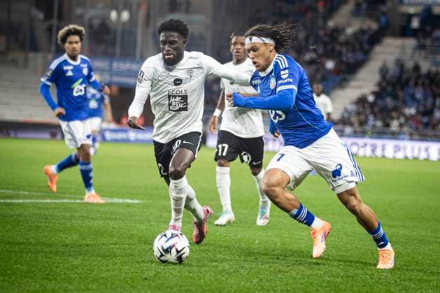 FOOTBALL: Ligue 1 Racing Strasbourg (RCS) vs Angers. 05 10 2025 Stade de la Meinau. Strasbourg - France Diego Moreira 7 (RCS) et Carlens Arcus 2 (Angers)  Copyright: xElyxandroxCEGARRAx