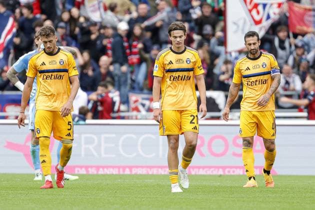 CALCIO - Serie A - Bologna FC vs Pisa SC Pisa SC players show their disappointment at the gol 1-0 during the match of 6th day of the Serie A Championship between Bologna FC and Pisa SC at the Renato Dall Ara Stadium on 5 October 2025 in Bologna, Italy. during Bologna FC vs Pisa SC, Italian soccer Serie A match in Bologna, Italy, October 05 2025 Bologna Italy  Copyright: xIPAxSport ABACAx