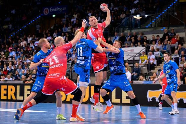 Stuttgart HBL 25 26 TVB Stuttgart MT Melsungen f li Patrick Zieker Stuttgart , Arnar Freyr Arnasson Melsungen , Linus Schmid Stuttgart , Dainis Kristopans Melsungen , Gianfranco Pribetic Stuttgart Stuttgart Porsche Arena Baden Württemberg Germany