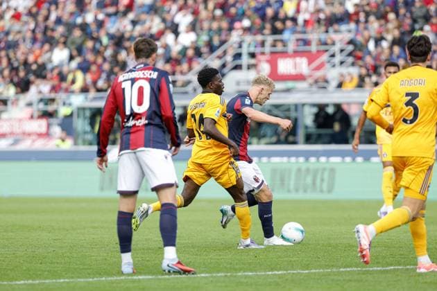 CALCIO - Serie A - Bologna FC vs Pisa SC Jens Odgaard of Bologna FC scores the goal for 4-0 in the 53th minute during the match of 6th day of the Serie A Championship between Bologna FC and Pisa SC at the Renato Dall Ara Stadium on 5 October 2025 in Bologna, Italy. during Bologna FC vs Pisa SC, Italian soccer Serie A match in Bologna, Italy, October 05 2025 Bologna Italy  Copyright: xIPAxSport ABACAx