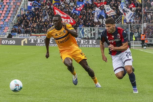 CALCIO - Serie A - Bologna FC vs Pisa SC Nicolo Cambiaghi of Bologna FC competes for the ball with Idrissa Toure of Pisa SC during Bologna BFC vs Pisa SC, 6Â° Serie A Enilive 2025-26 game at Renato Dall Ara stadium in Bologna (BO), Italy, on October 05, 2025. Bologna Italy  Copyright: xIPAxSport ABACAx