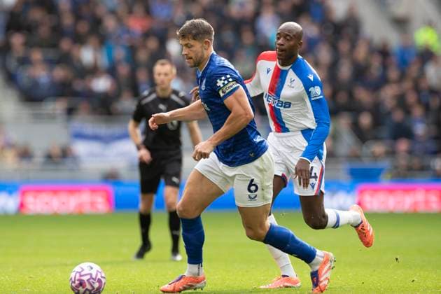 Everton v Crystal Palace - Premier League James Tarkowski (6) of Everton F.C. is in action during the Premier League match between Everton and Crystal Palace at Hill Dickinson Stadium in Liverpool, England, on October 5, 2025. Liverpool Merseyside United Kingdom  Copyright: xMIxNewsx originalFilename:fletcher-evertonv251005_npgCB.jpg