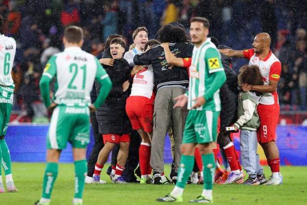SOCCER - BL, RBS vs Rapid SALZBURG,AUSTRIA,05.OCT.25 - SOCCER - ADMIRAL Bundesliga, Red Bull Salzburg vs SK Rapid Wien. Image shows the rejoicing of RBS.  GEPAxpictures xMathiasxMandl