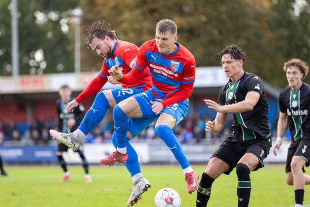 Soccer I Men I Season 2025 2026 I Regionalliga Nord I 13 Matchday I SV Drochtersen Assel Hannover 96 II I 05 10 2025 Nico Von Der Reith 12, SV Drochtersen Assel , Dennis Rosin 25, SV Drochtersen Assel Drochtersen Kehdinger Stadion Niedersachsen Germany Copyright: xLobeca JörgxStruwex